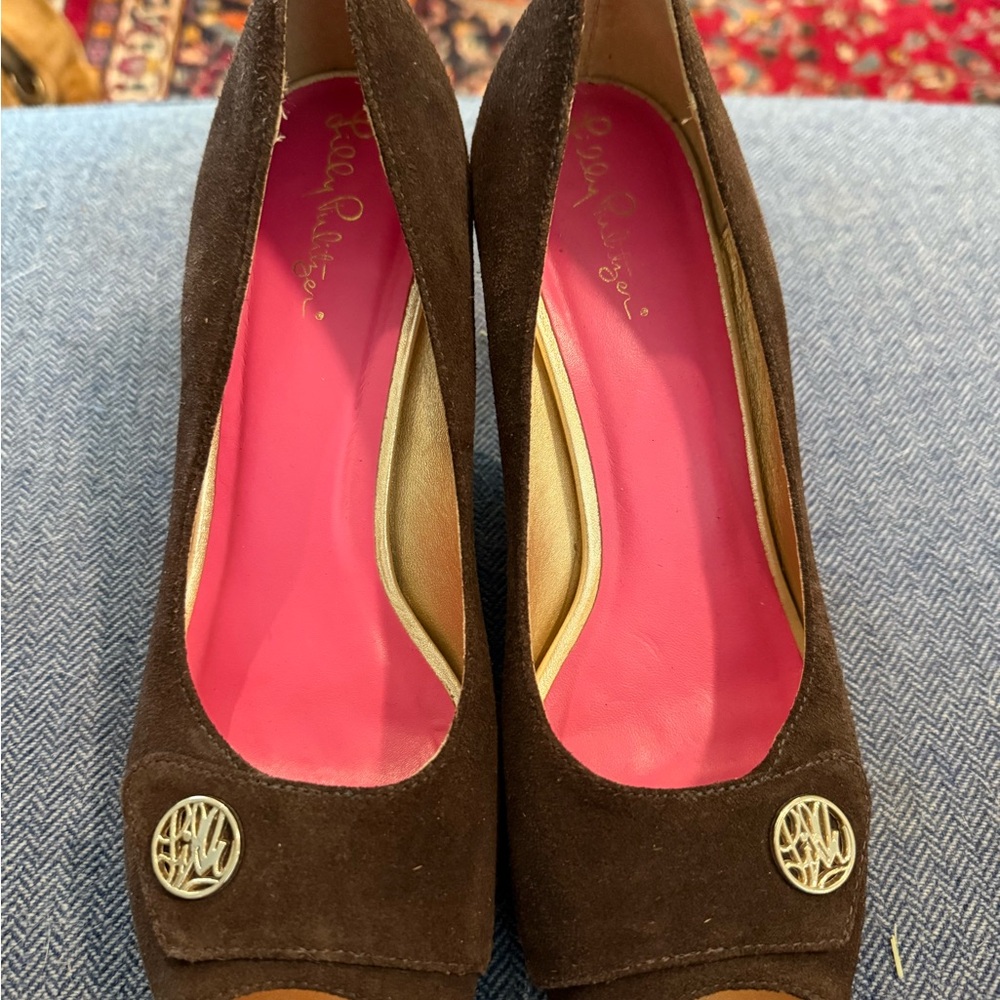Lilly Pulitzer Brown Suede Pumps with Pink Insole and Gold Logo